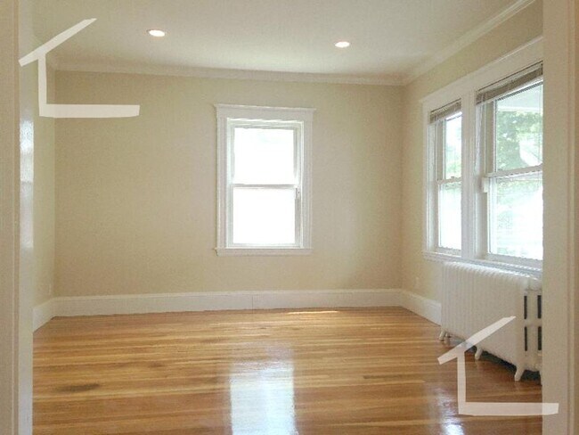 Building Photo - 9/1 Renovated, oversized 4BR/2BA near Oak ...