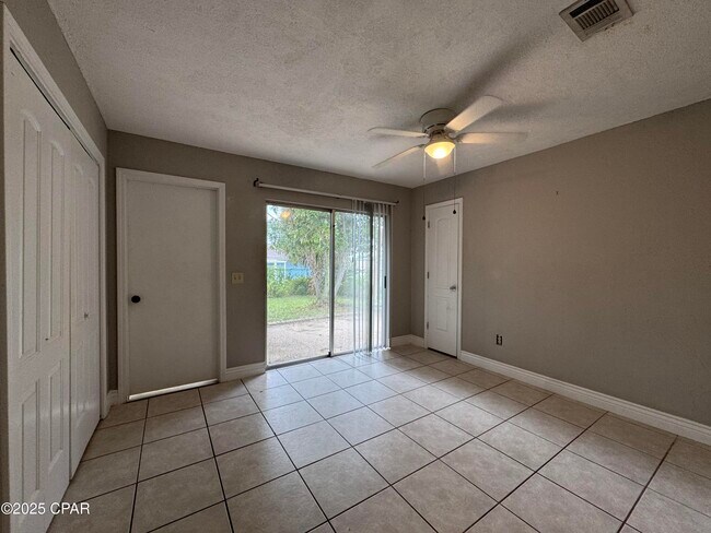 Building Photo - 2538 Johnson Dr