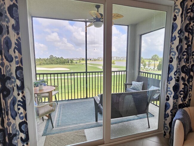 Building Photo - Annual UNFURNISHED or FURNISHED for your convenience: 2 Bedroom 2 Bathroom 2nd Floor Elevator acc...