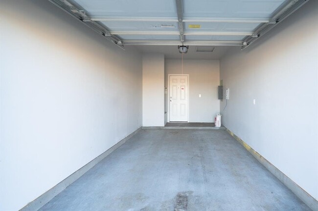 Building Photo - 208 Lowes Blvd