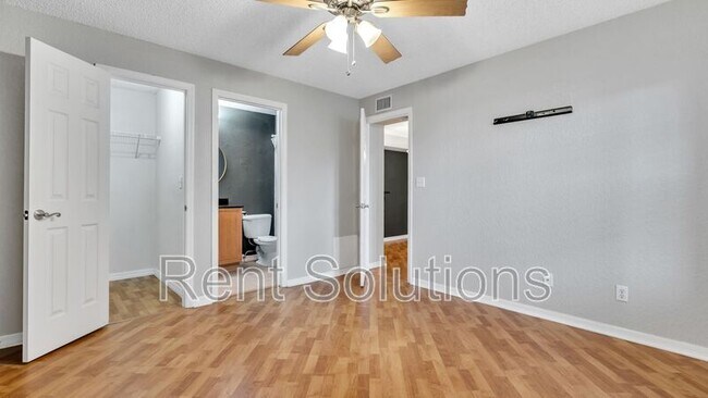 Building Photo - 3275 Haviland Ct