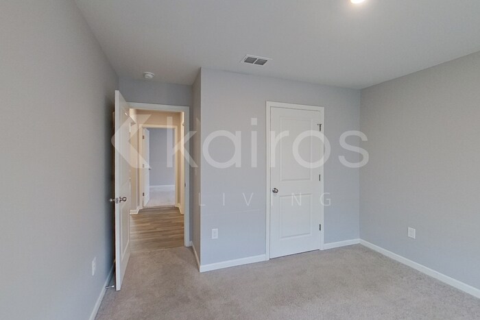 Building Photo - 280 Laurel Springs Dr