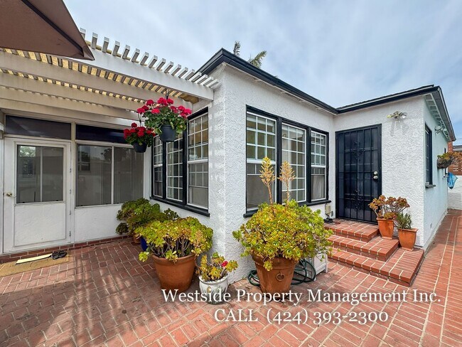 Building Photo - 8120 Glider Ave