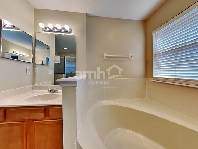 Building Photo - 9422 Daniels Mill Dr