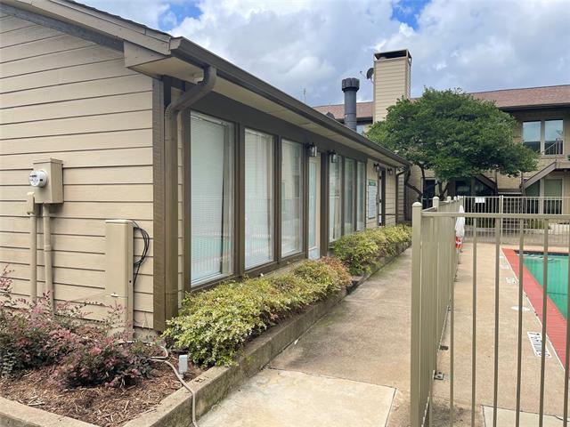 Building Photo - 10650 Steppington Dr