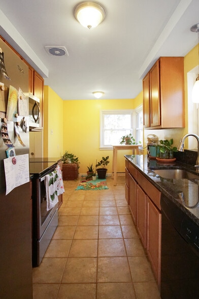 Kitchen - 24330 Manistee St