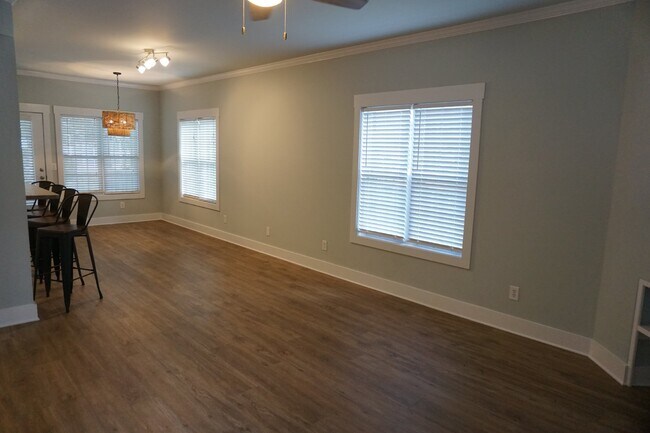 Building Photo - 2BR/2BA Condo in Trolley Path - $1,650/month Pet Friendly*