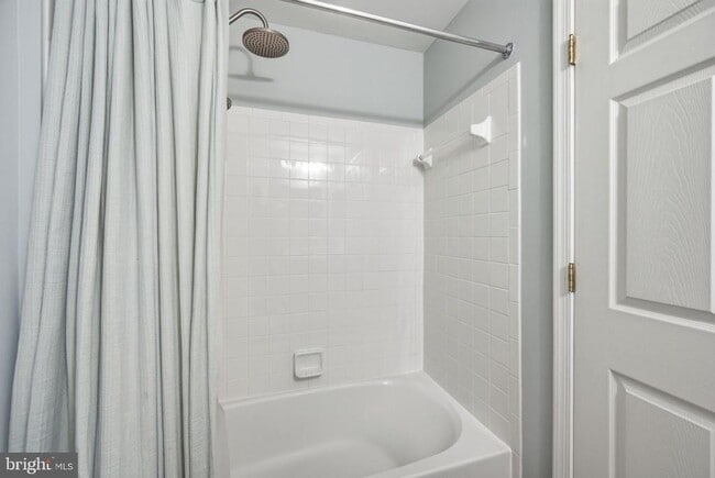 Building Photo - 10793 Symphony Way