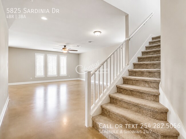 Building Photo - 5825 Sardinia Dr