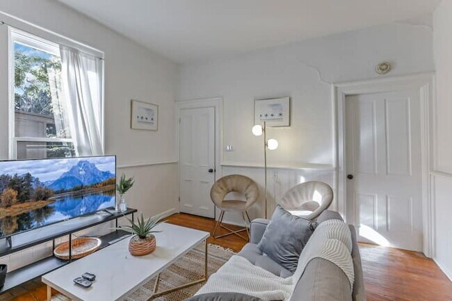 Building Photo - The Artist's Apt. | 1BR | Short North | +Parking