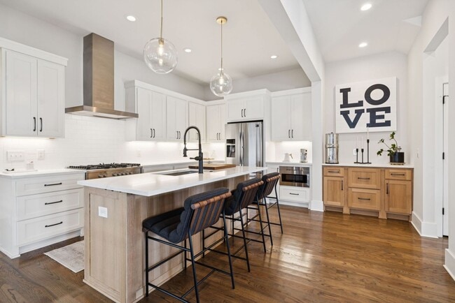 Building Photo - Experience elevated living in this beautifully crafted brick residence located in the heart of Ed...