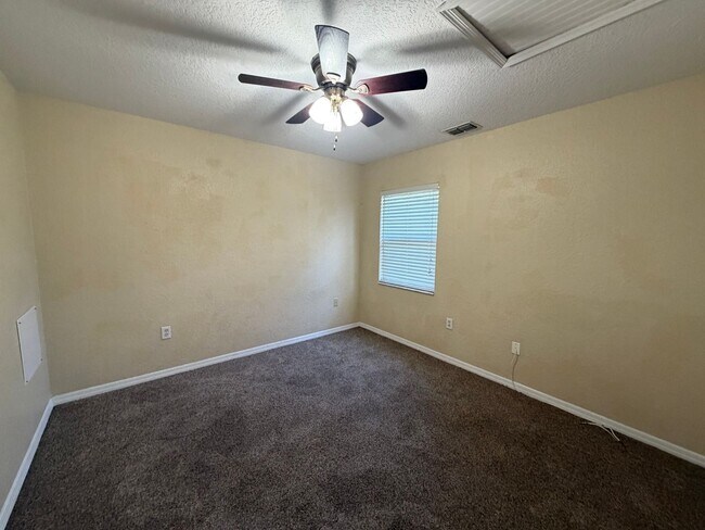 Building Photo - Spacious Open-Concept Home with Bonus Patio & Fenced Yard