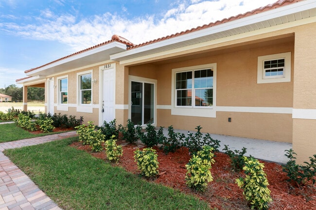 Primary Photo - 1647 Cumin Dr
