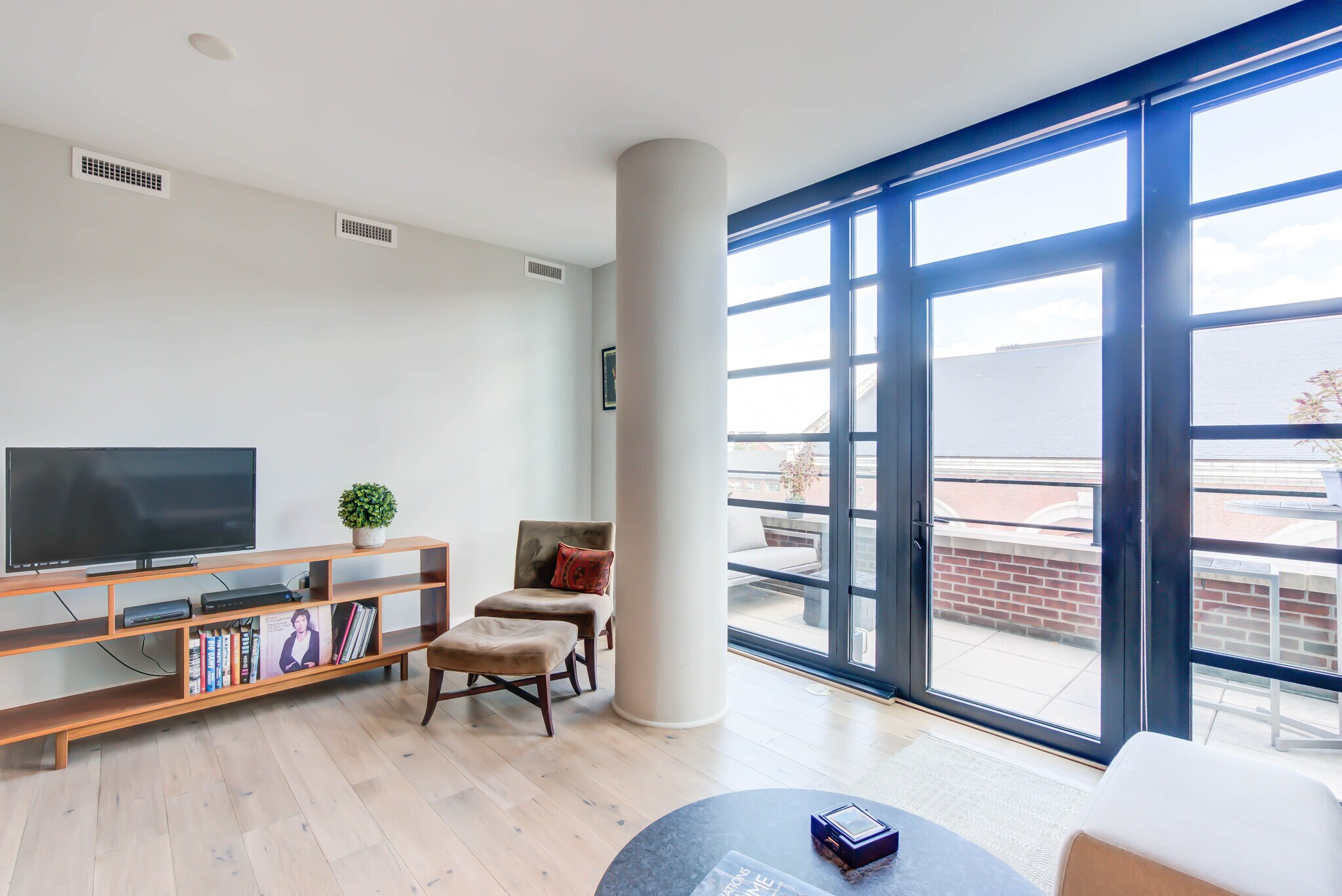 Building Photo - 1300 4th St SE