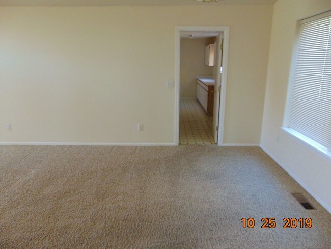 Building Photo - Lovely Southeast Medford 3-bedroom home
