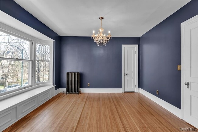 Building Photo - 887 W Ferry St