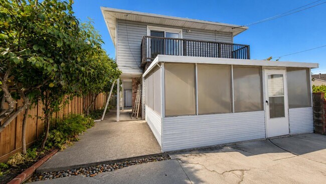Building Photo - 2132 Forbes Ave