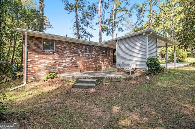 Building Photo - 127 Ruzelle Dr SE