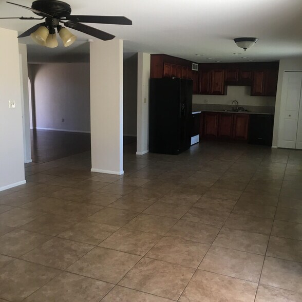 Building Photo - 3747 E Winchcomb Dr
