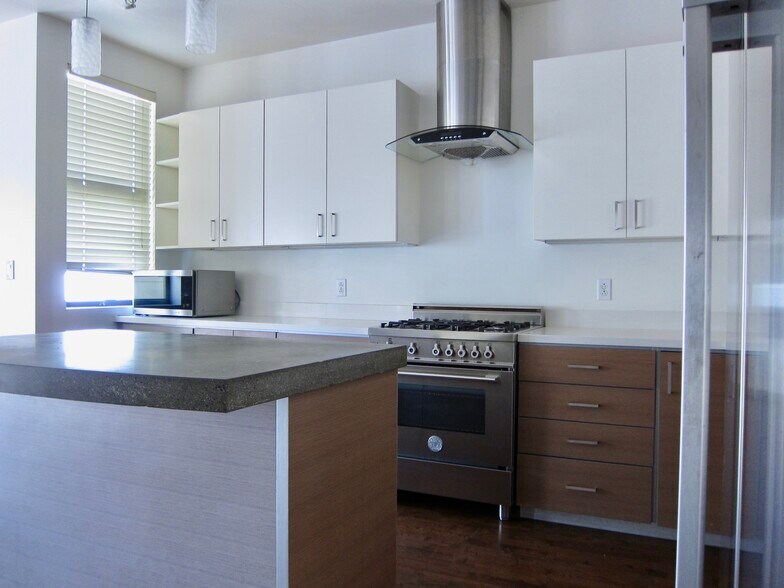 Building Photo - 20 Boardman Pl