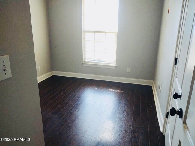 Building Photo - 127 Range Dr