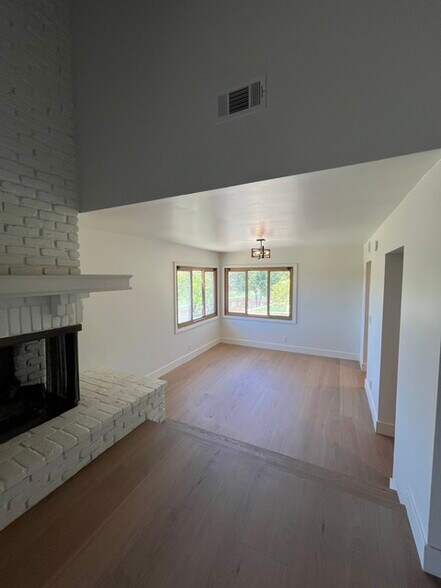Building Photo - 4474 Rayburn St