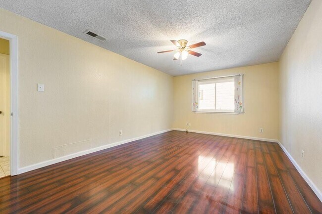 Building Photo - 11105 Blackmoor Dr