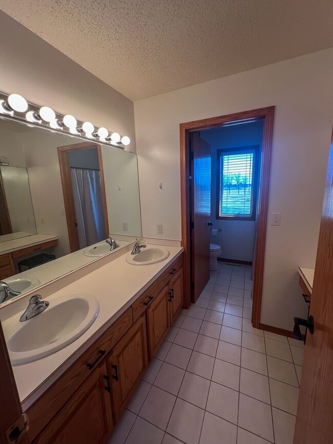 Building Photo - Single Family Home in Moorhead!