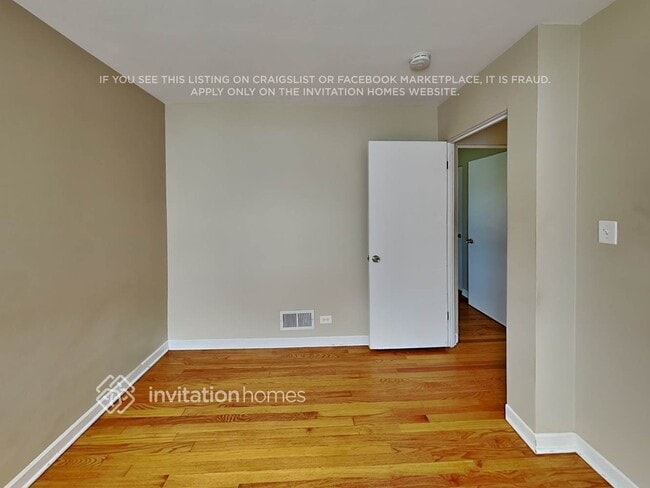 Building Photo - 5 E Adams St