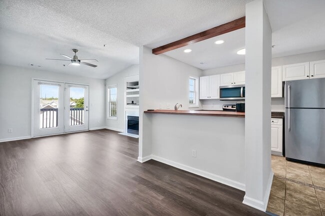 Building Photo - Freshly Painted! New Luxury Vinyl Plank Floors! Updated Lighting! Pool View Unit! Cape Cottages C...