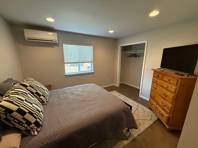 Building Photo - Nowells Subdivision Town Homes - Fully Furnished and Utilities Included