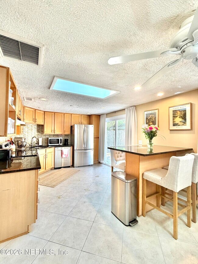 Building Photo - 25 Seatrout St