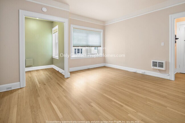 Building Photo - Classic Nob Hill Studio with Courtyard Acc...