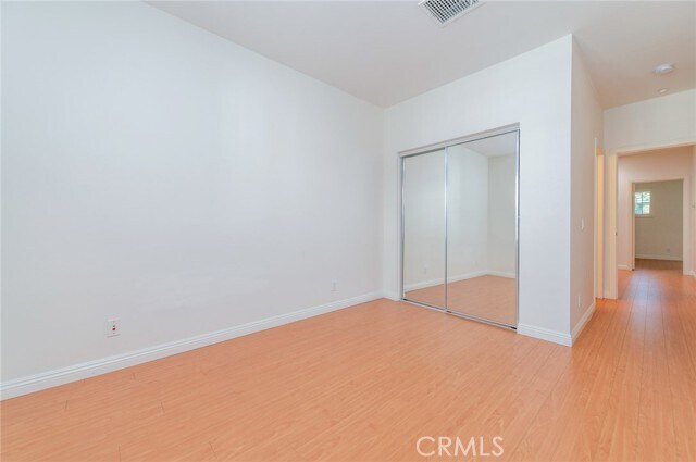 Building Photo - 234 Dewdrop