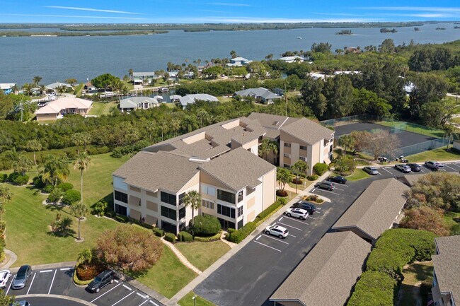 Building Photo - 6165 S Mirror Lake Dr