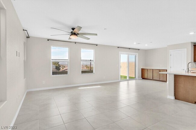 Building Photo - 372 Rosefinch St