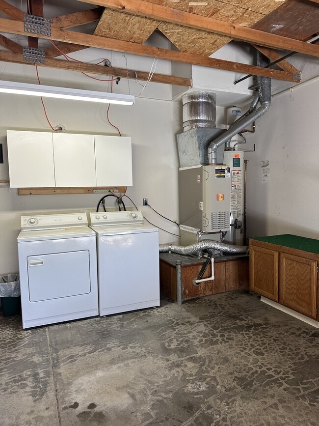 Building Photo - 175 Oak Island Dr