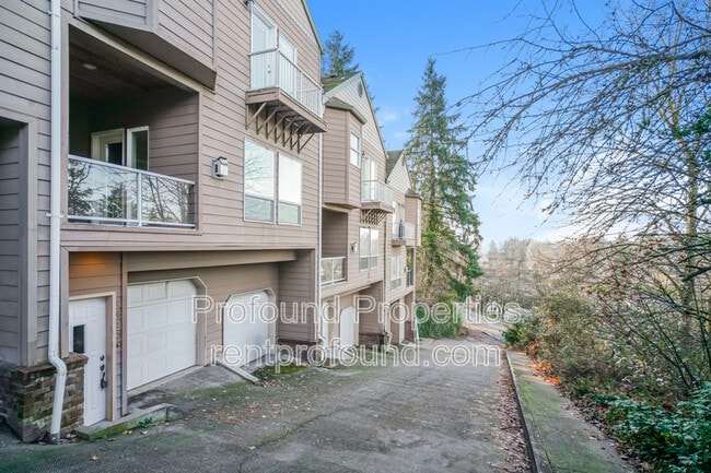 Building Photo - 2623 NE Rocky Butte Rd