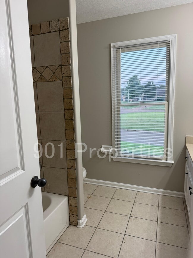 Building Photo - 3777 Pavilion Cir
