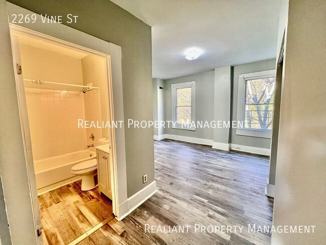 Building Photo - Spacious & Charming Townhouse in the Heart...