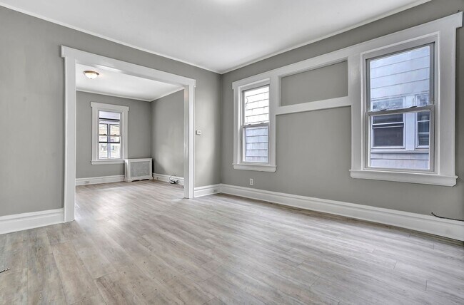 Building Photo - 35 Chester Ave