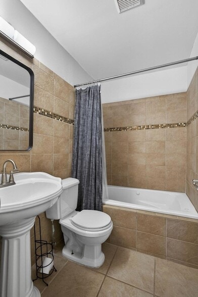 Building Photo - 16932 Okeechobee Blvd