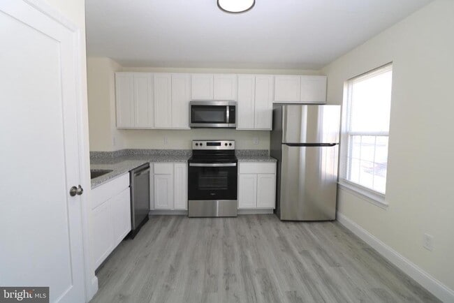 Building Photo - 14 Starboard Ct