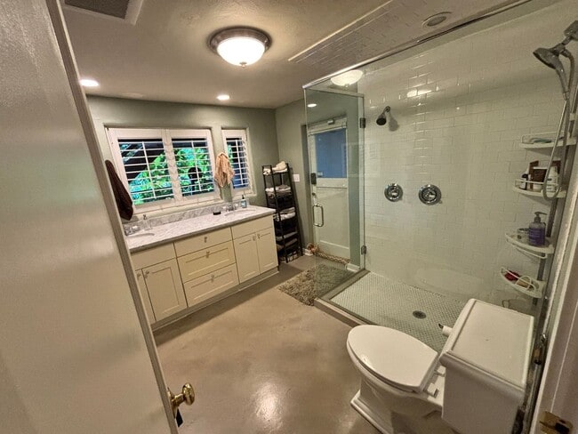 Building Photo - 4Bd/2.75Ba Seattle Home
