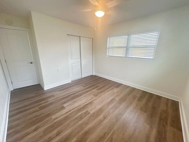 Building Photo - Charming 2 bedroom/1 Bathroom Home in Shore Acres