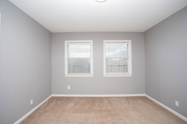 Building Photo - 2416 S 5th St