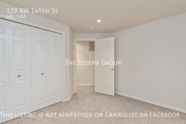 Building Photo - Beautiful 5 bed 3.5 bath in Seattle's Broa...