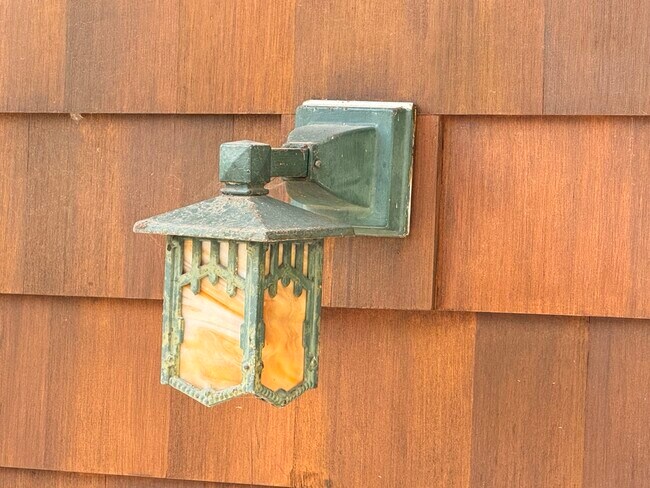 Building Photo - 2111 Hyperion Ave