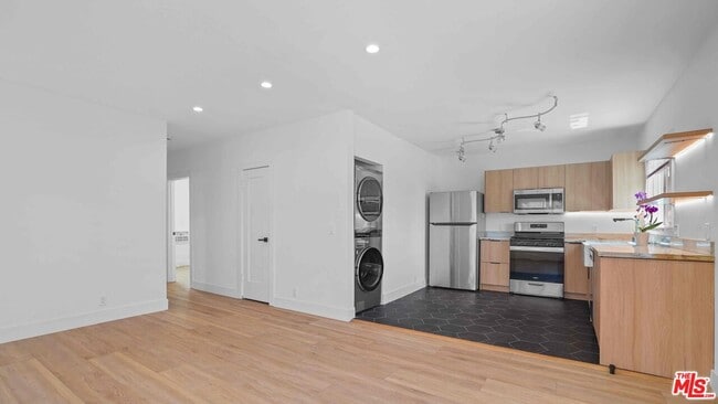 Building Photo - 3119 Arizona Ave