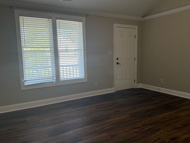 Building Photo - Amazingly Spacious Residence, Available Now!